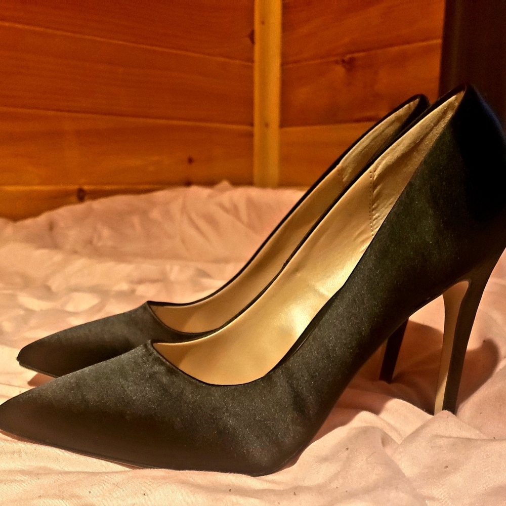 NEW without tags! Call it Spring womens heels.